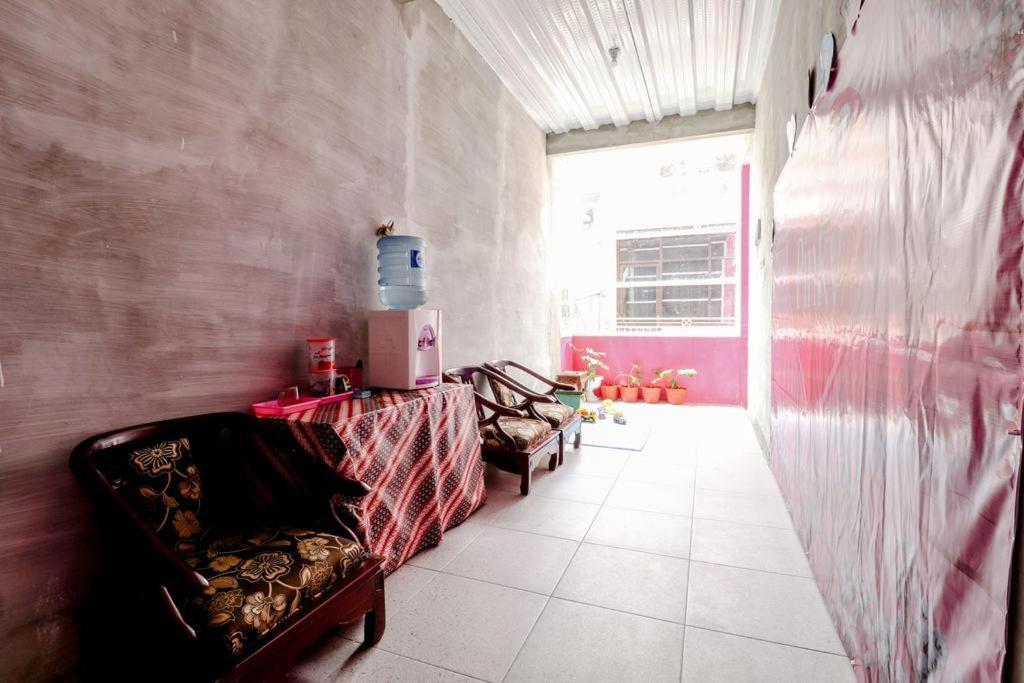 Pinky Guest House Syariah Kota Batu Бату Экстерьер фото