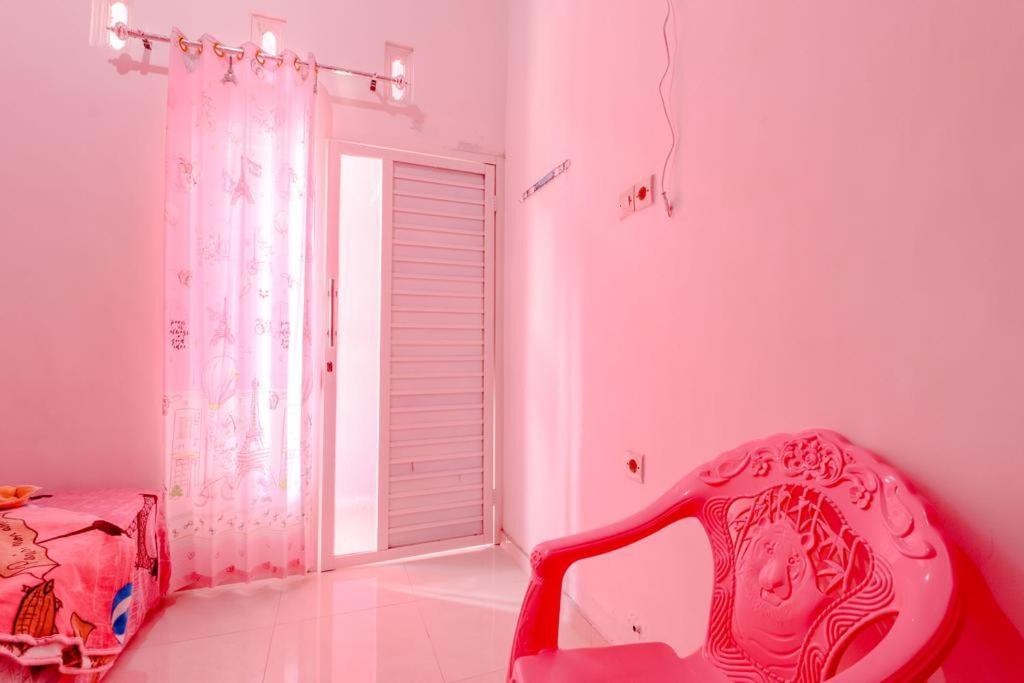 Pinky Guest House Syariah Kota Batu Бату Экстерьер фото
