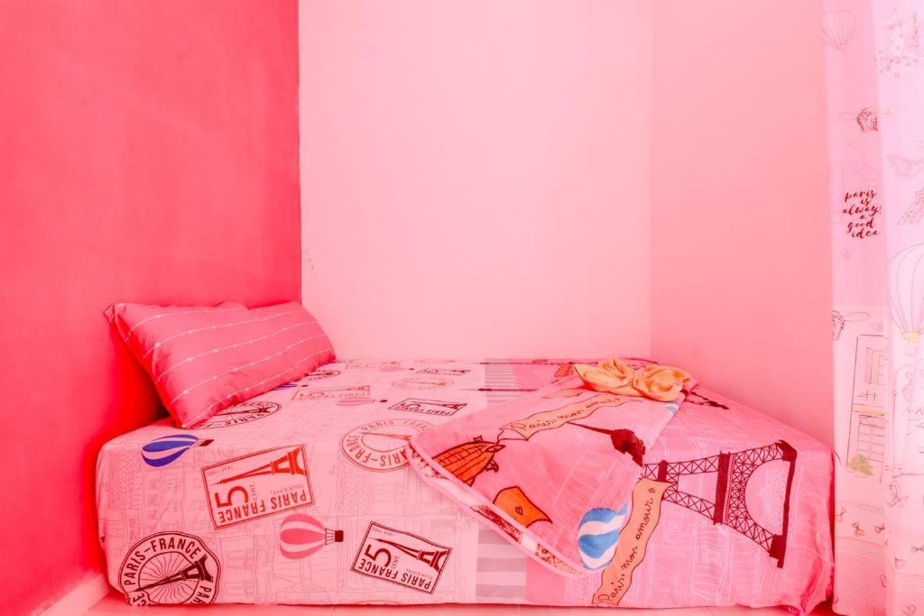 Pinky Guest House Syariah Kota Batu Бату Экстерьер фото