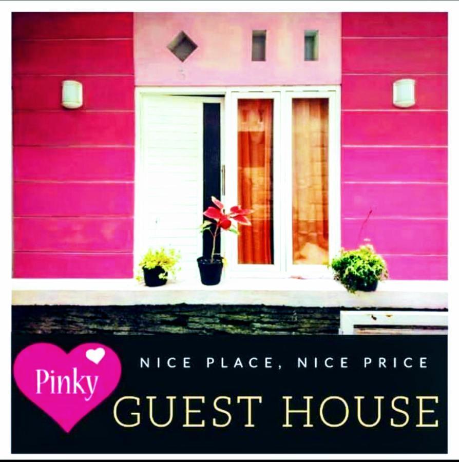 Pinky Guest House Syariah Kota Batu Бату Экстерьер фото