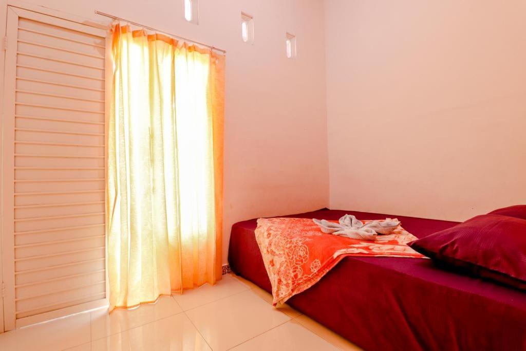 Pinky Guest House Syariah Kota Batu Бату Экстерьер фото