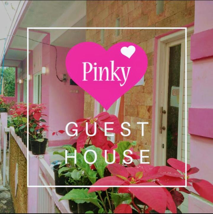 Pinky Guest House Syariah Kota Batu Бату Экстерьер фото